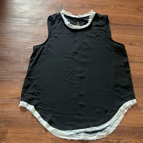 Who What Wear Black Top with White Trim - Picture 3 of 11